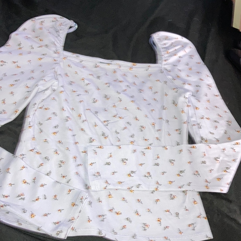 Adorable long sleeve blouse 👚